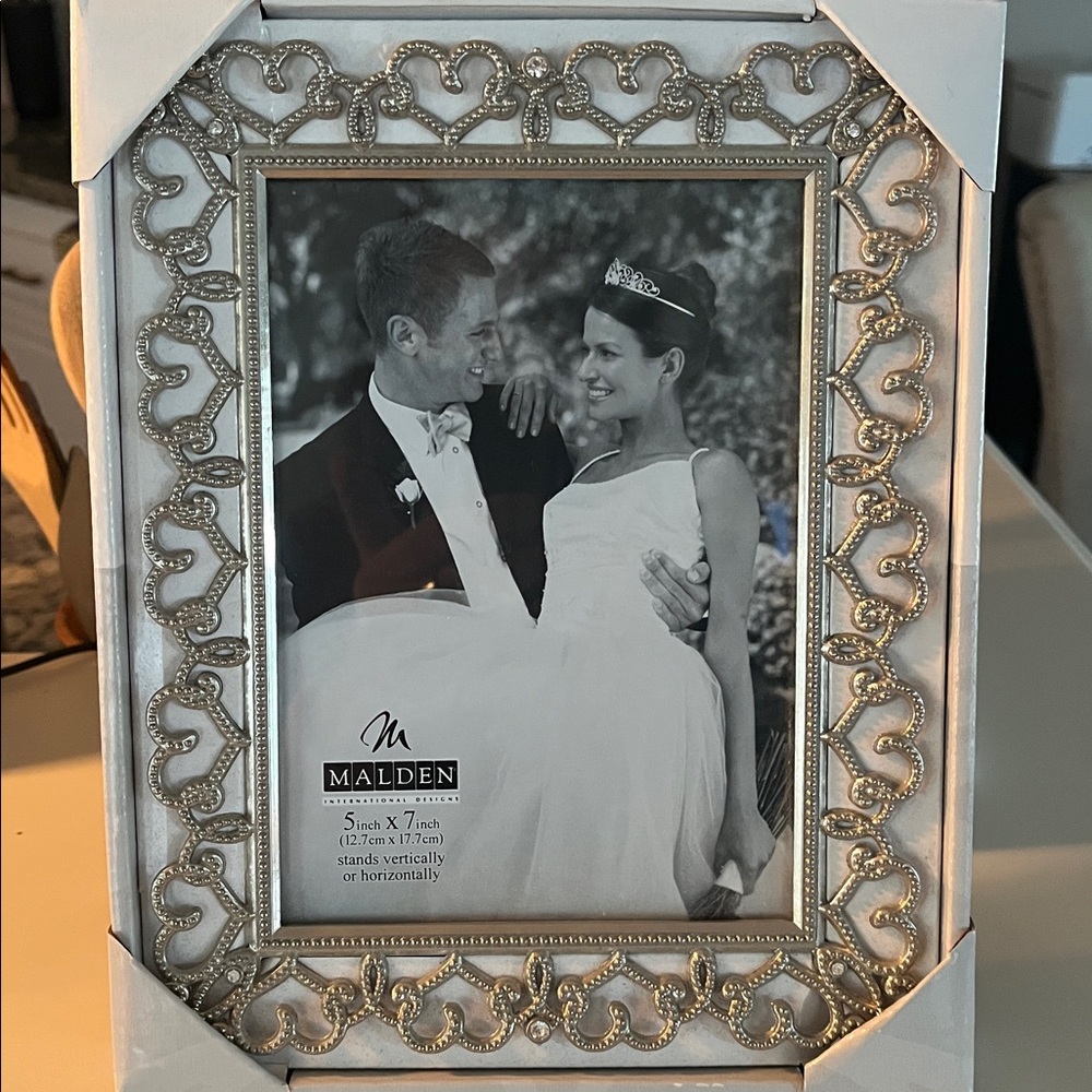 New Malden Designs silver hearts frame 5 x 7 photo